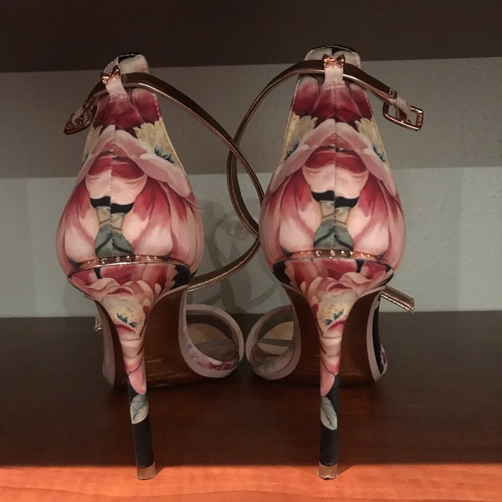 Absolutely gorgeous Ted Baker sandals!